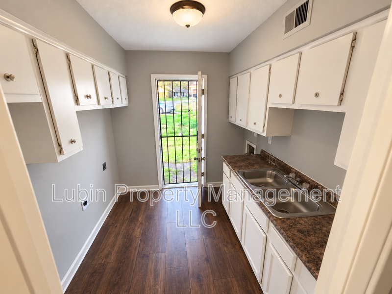 3827 Ajanders Dr - Photo 7 of 7