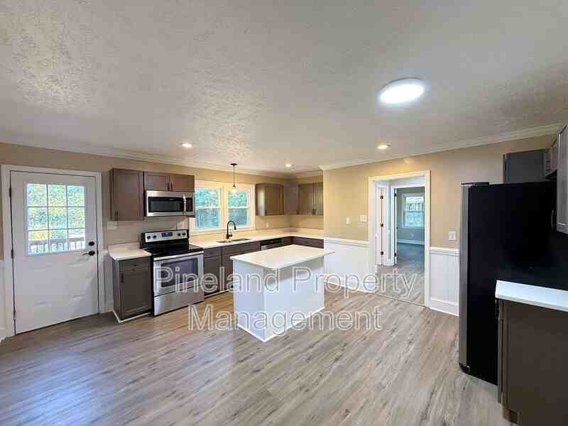 602 Lewis St - Photo 5 of 26