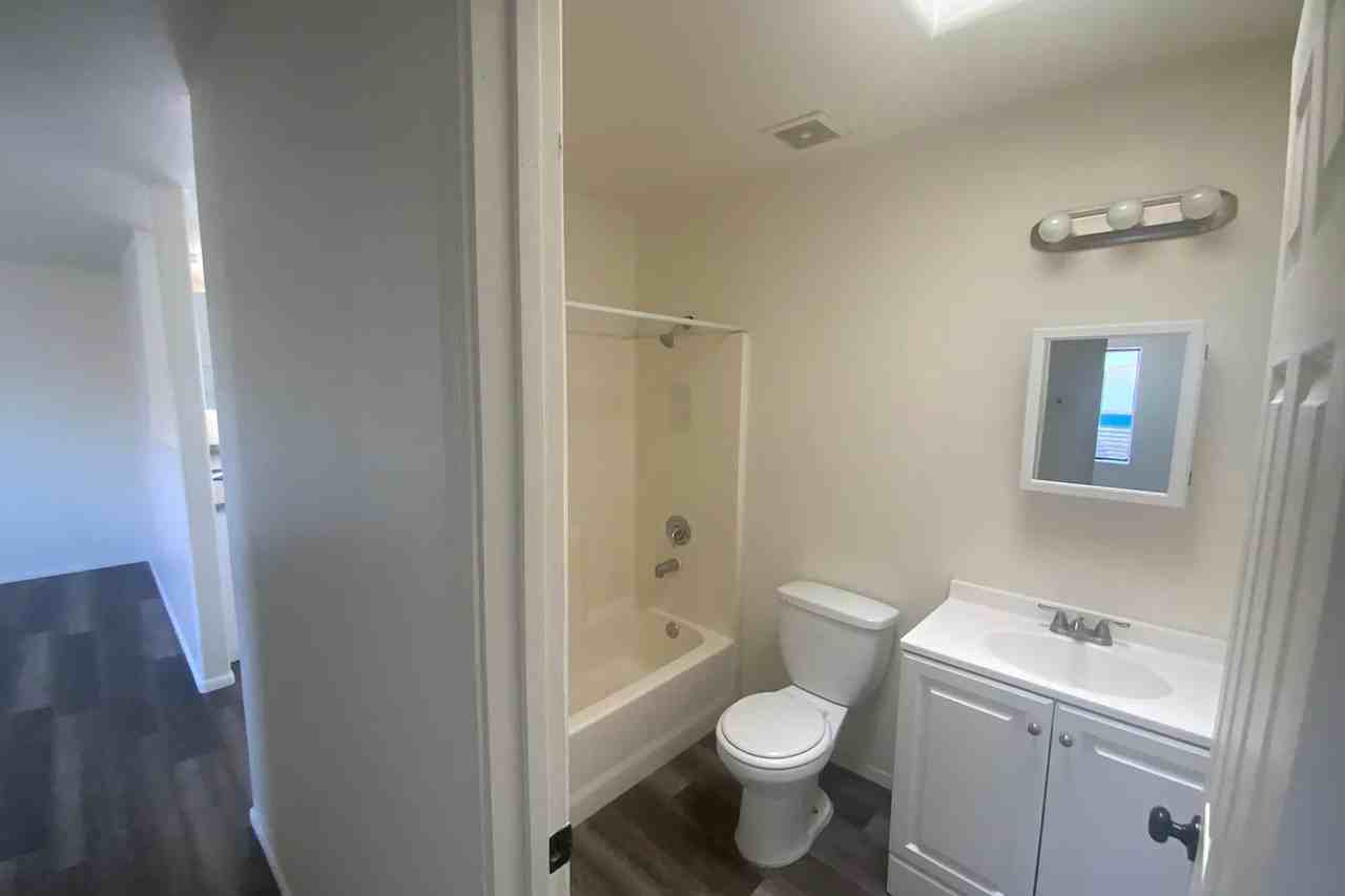 1460 W Saint Marys Rd #1 - Photo 6 of 20