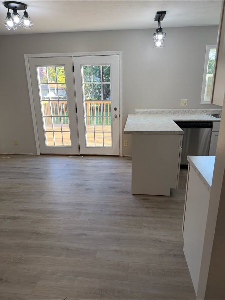 2021 Spring Brook Ave - Photo 4 of 13