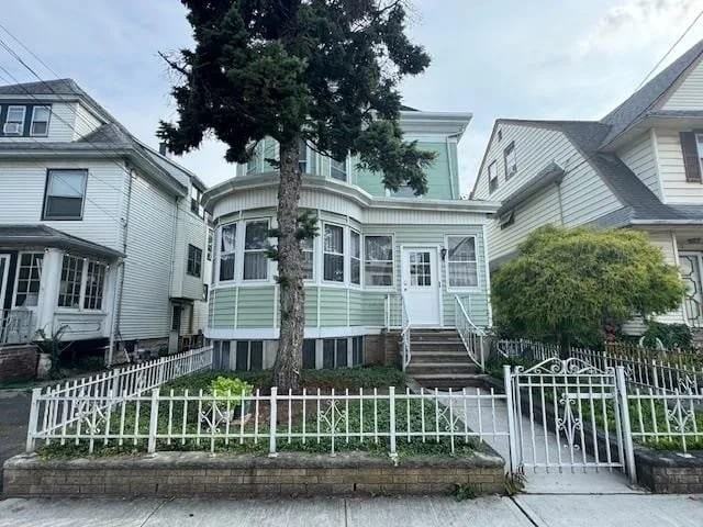24 E 34th St - Photo 2 of 16