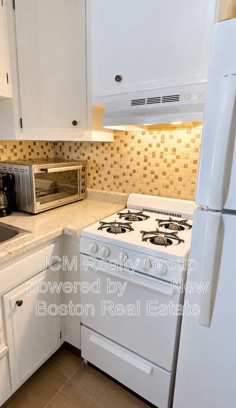 17 Irwin St #U6 - Photo 2 of 7