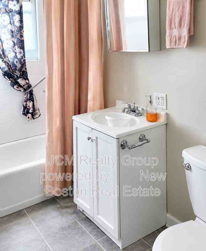 17 Irwin St #U6 - Photo 3 of 7