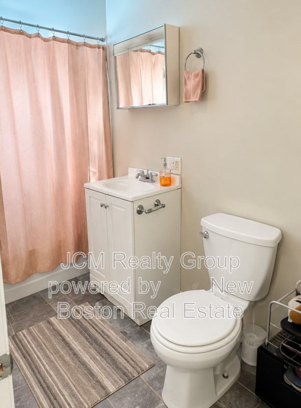17 Irwin St #U6 - Photo 4 of 7