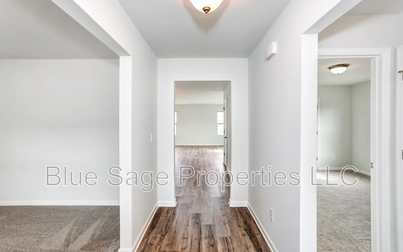 102 Hillis Ln - Photo 4 of 27