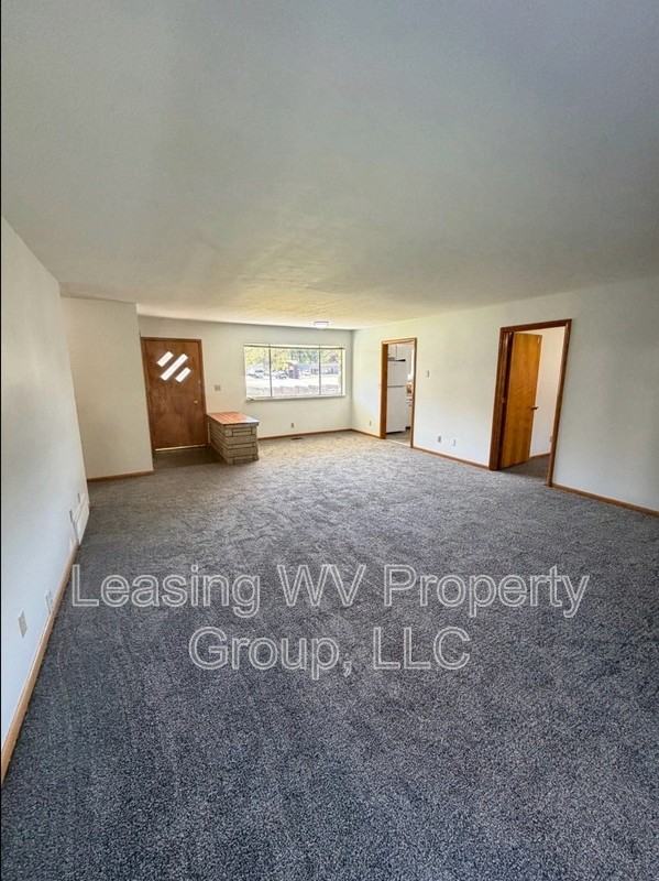 5222 Big Tyler Rd #B - Photo 4 of 17