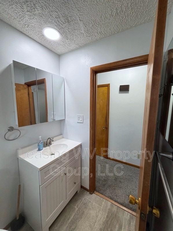 5222 Big Tyler Rd #B - Photo 7 of 17