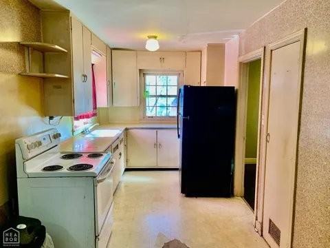 1432 S Madison St - Photo 3 of 7