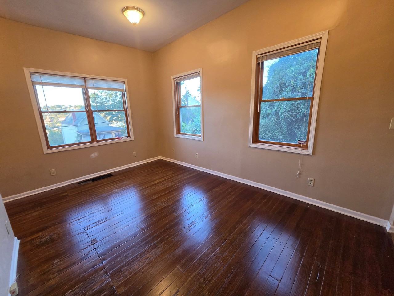 516 Tafel St - Photo 3 of 15
