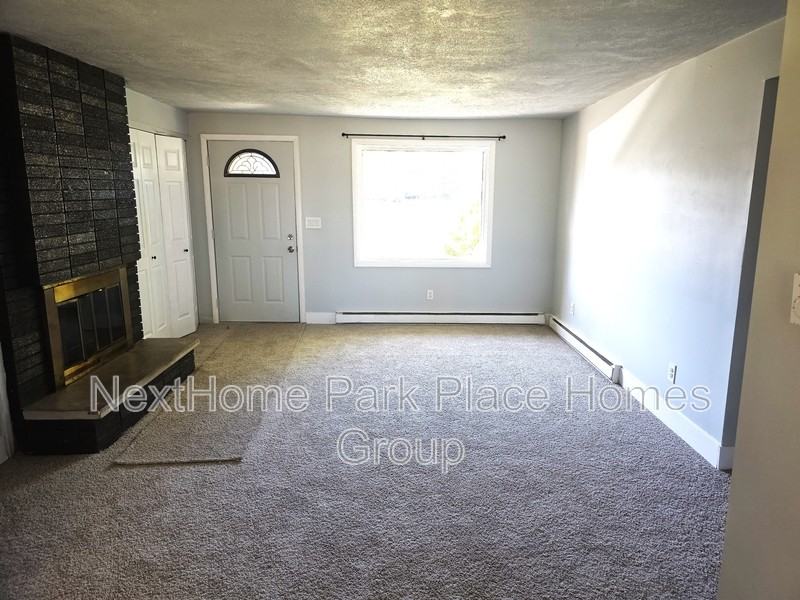 8976 Delwood Dr - Photo 2 of 8