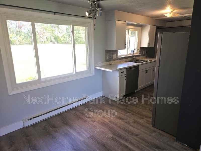 8976 Delwood Dr - Photo 3 of 8