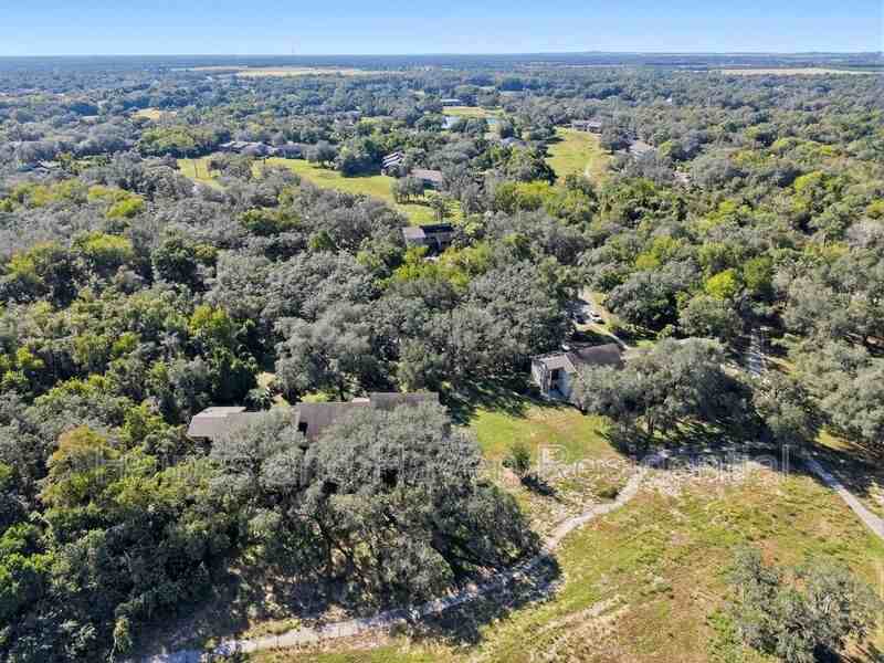 3353 Camelot Dr - Photo 4 of 16