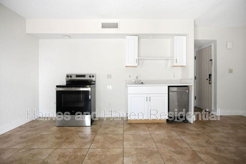 3353 Camelot Dr - Photo 6 of 16