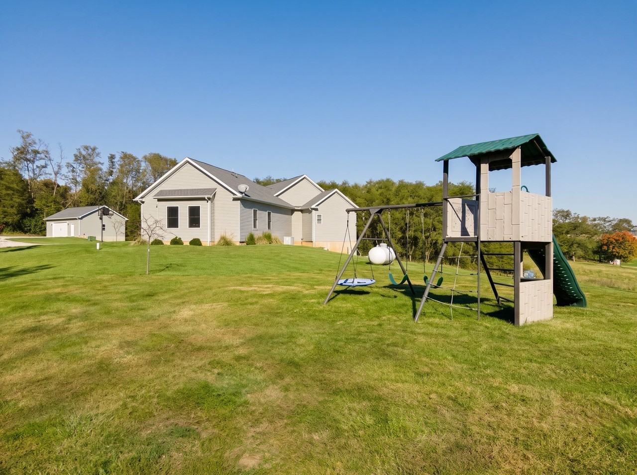 21901 Woodland Meadows Ln - Photo 3 of 11