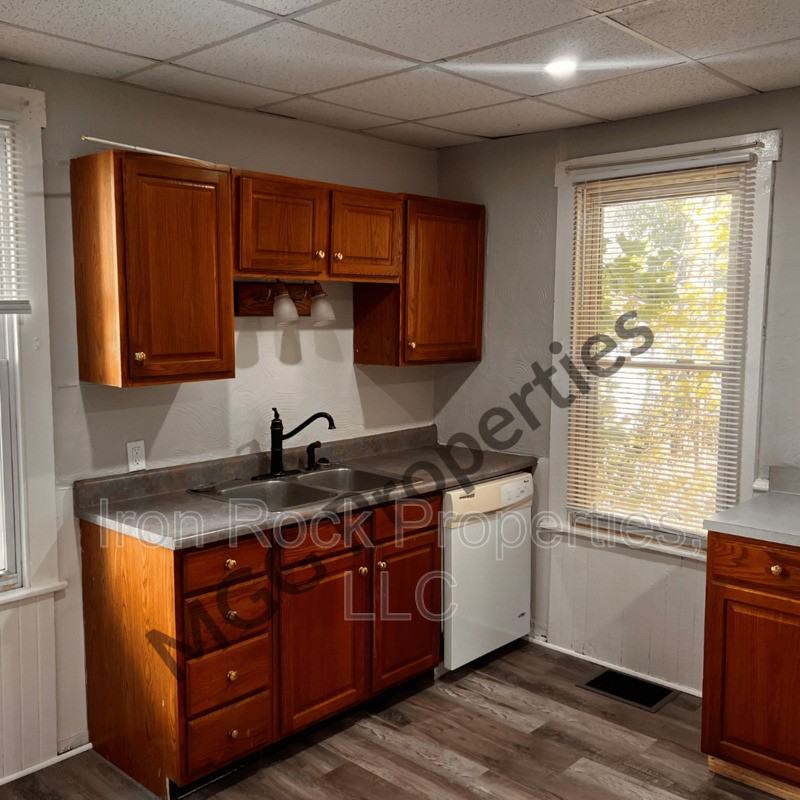 142 Cole St - Photo 2 of 11