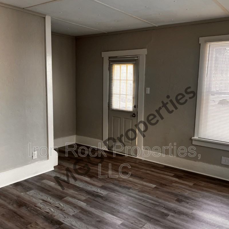 142 Cole St - Photo 3 of 11