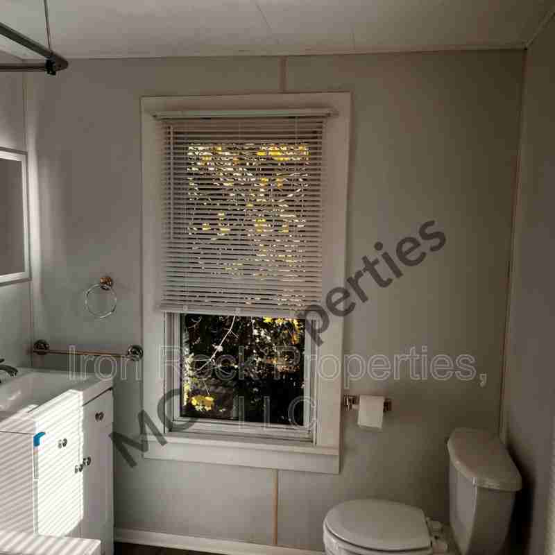 142 Cole St - Photo 6 of 11