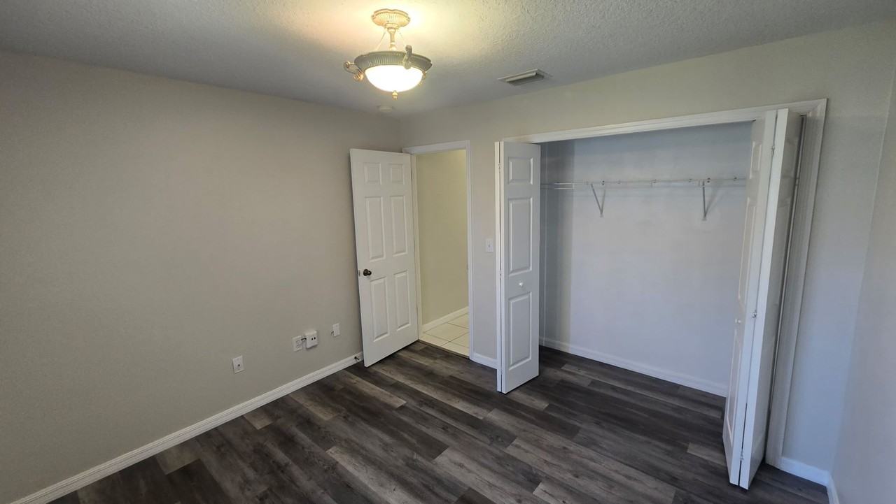 5105 Walton Ave - Photo 3 of 20