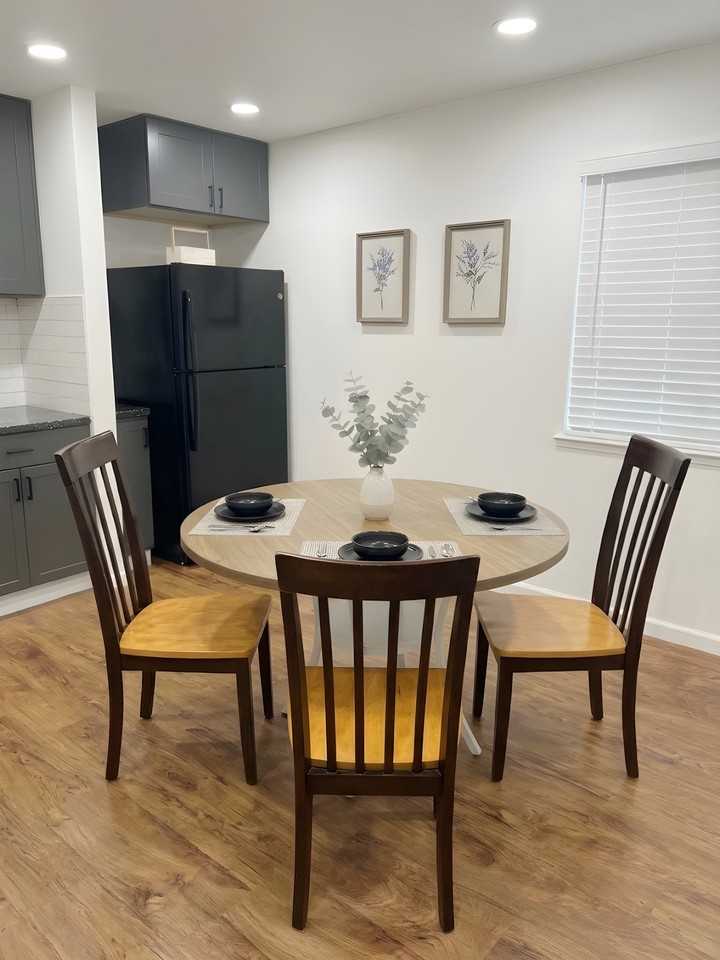 1312 Clarke St #B - Photo 3 of 10