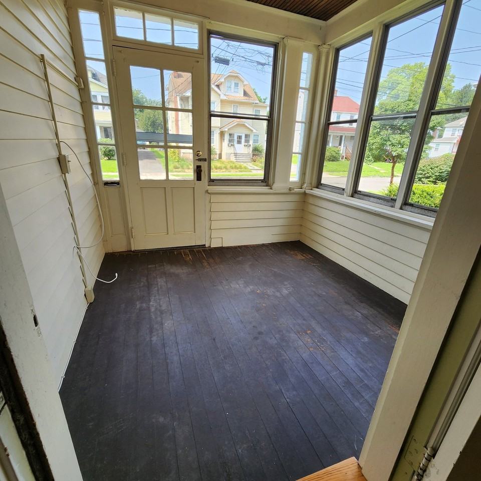 104 Beverly Rd - Photo 3 of 18