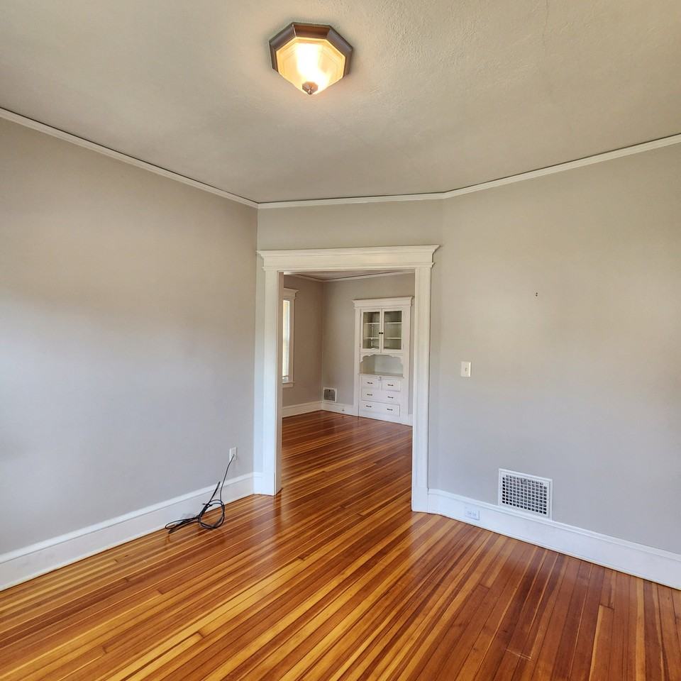 104 Beverly Rd - Photo 6 of 18