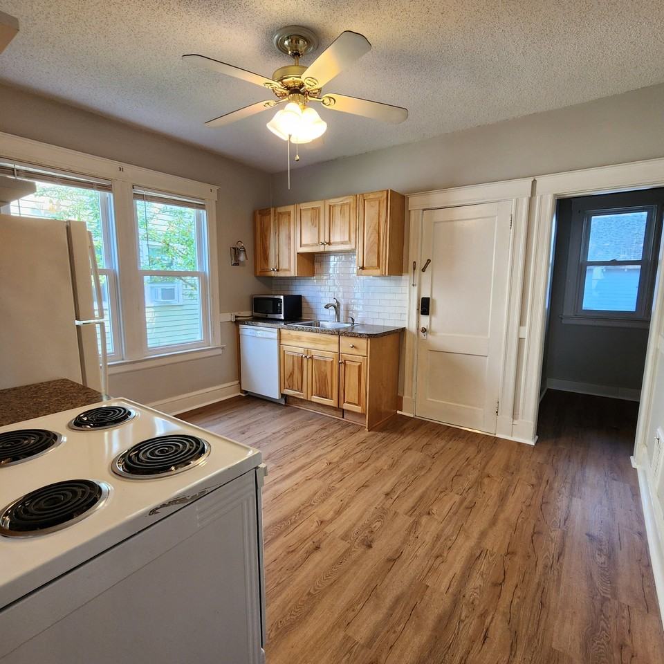 104 Beverly Rd - Photo 7 of 18