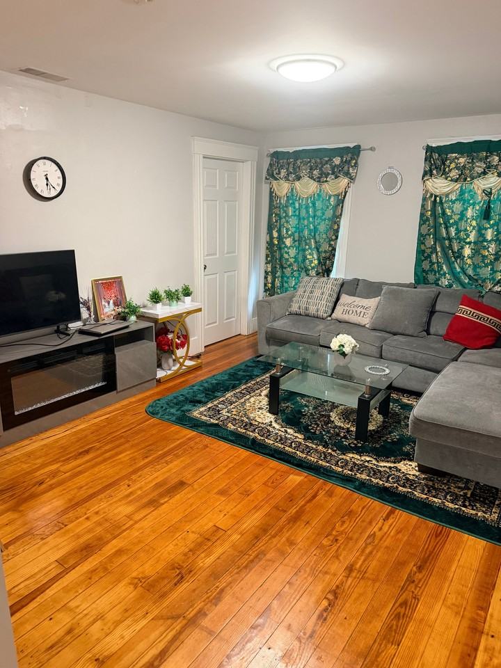 21 Cross St #2R - Photo 2 of 11