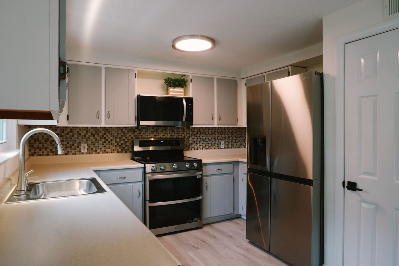 20 E Ridge Rd - Photo 4 of 20