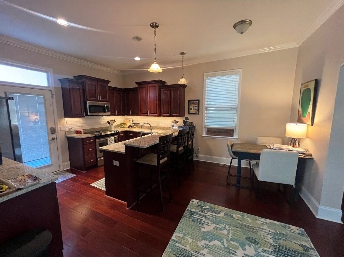 522 E 40th St - Photo 4 of 20