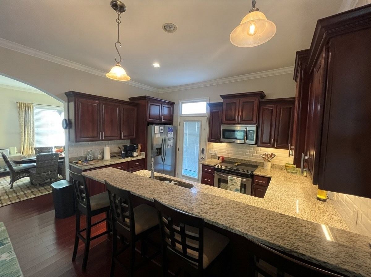 522 E 40th St - Photo 5 of 20
