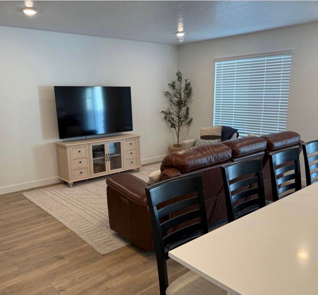 1713 E Albion Dr - Photo 4 of 17