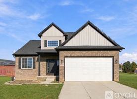 featured image of 1448 Woodlake Ln