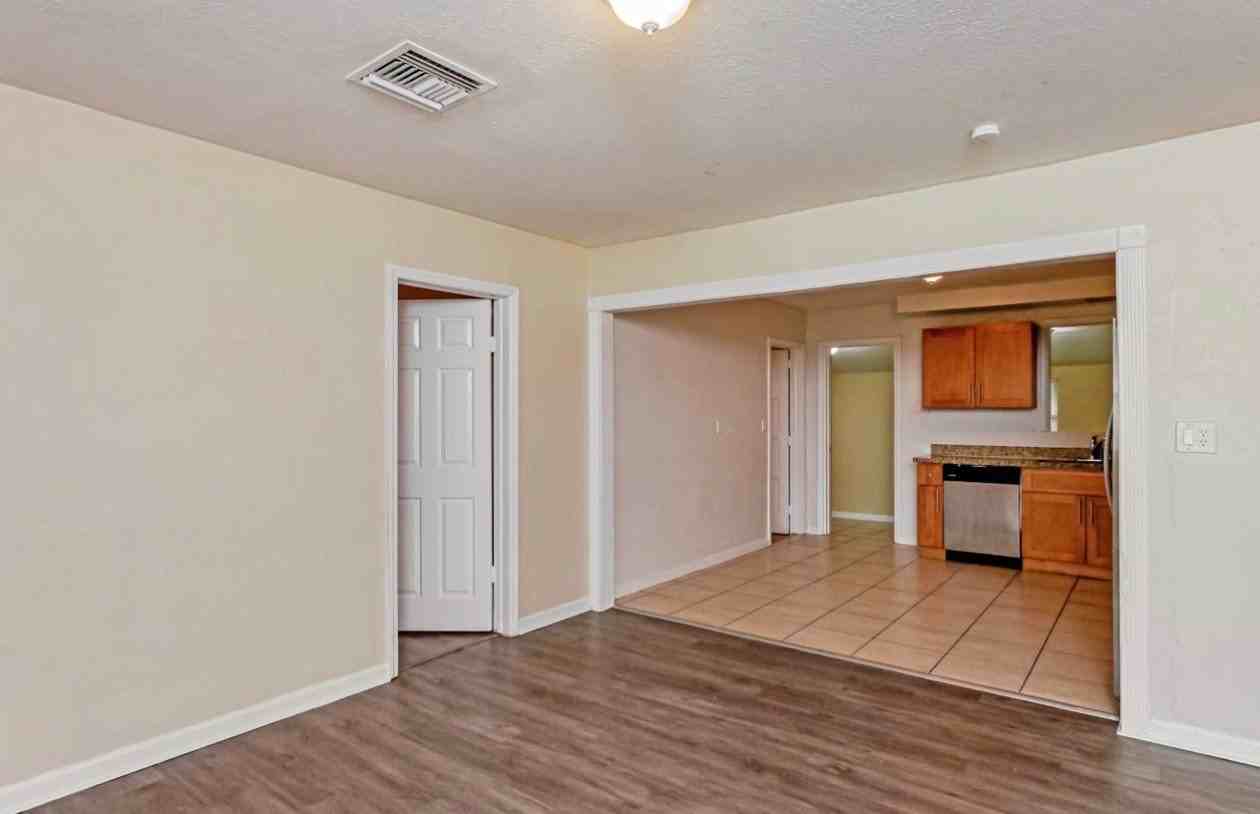 3030 Nw 21st Ct - Photo 2 of 15