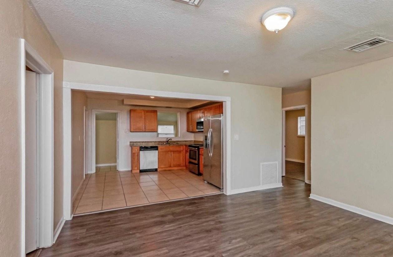 3030 Nw 21st Ct - Photo 3 of 15