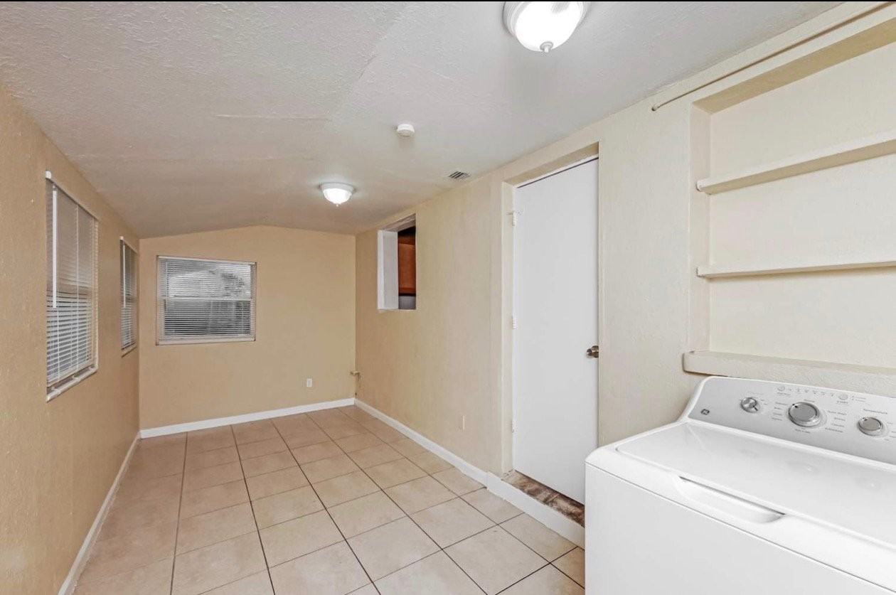 3030 Nw 21st Ct - Photo 5 of 15