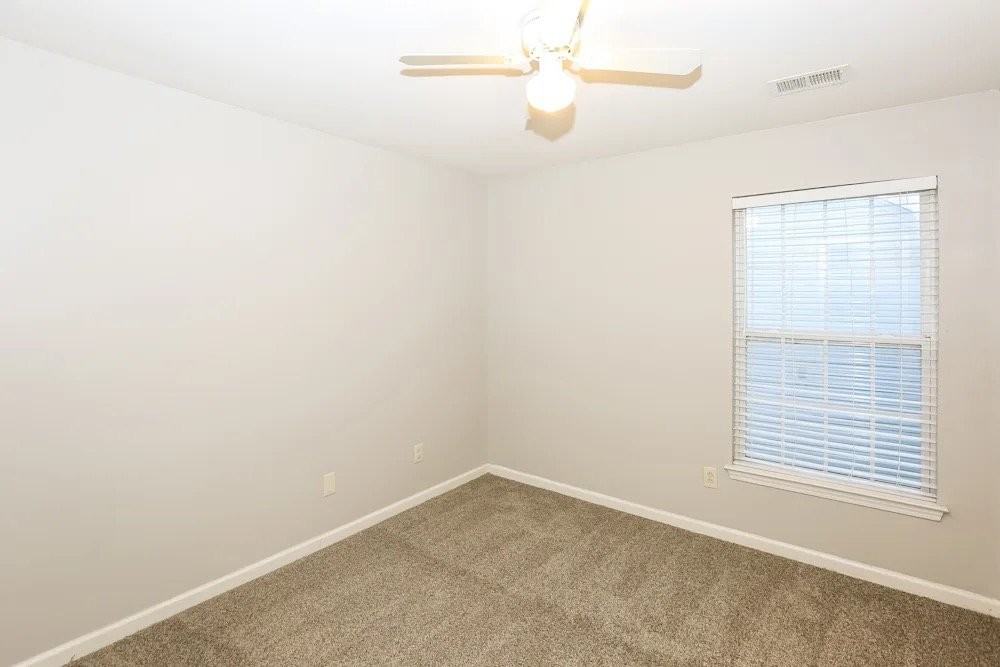 4032 Oak Forest Dr - Photo 3 of 9