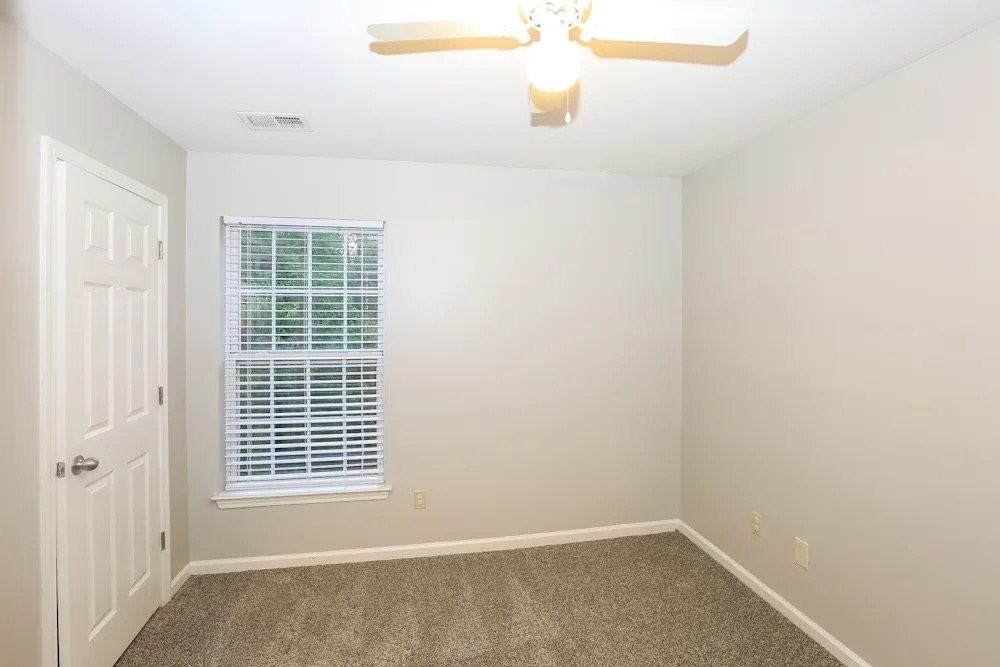 4032 Oak Forest Dr - Photo 5 of 9