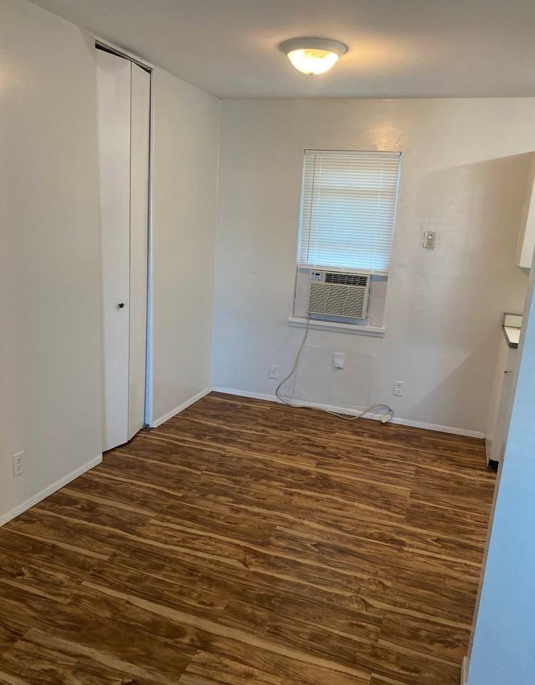 9327 La Grange Rd - Photo 2 of 7