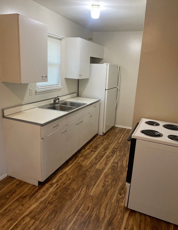 9327 La Grange Rd - Photo 3 of 7