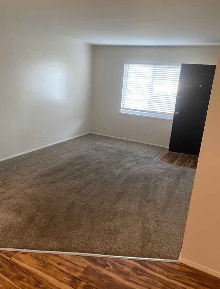 9327 La Grange Rd - Photo 6 of 7