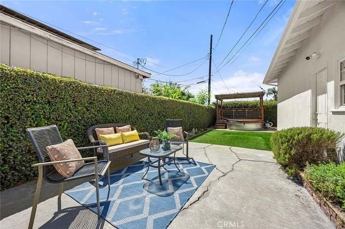 330 Magnolia Ave - Photo 5 of 19