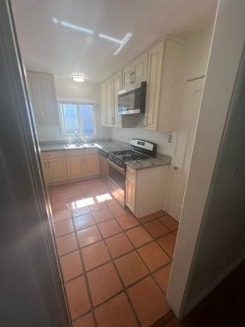 620 Alexander St - Photo 6 of 15