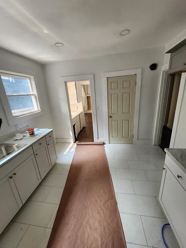 160 Waterville St - Photo 3 of 8