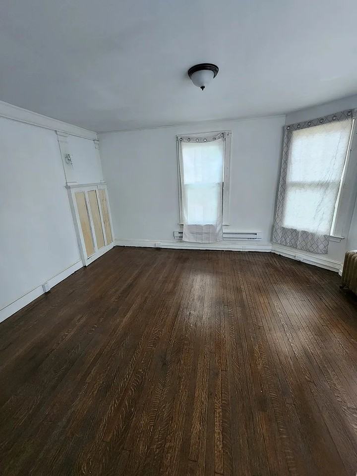 160 Waterville St - Photo 4 of 8