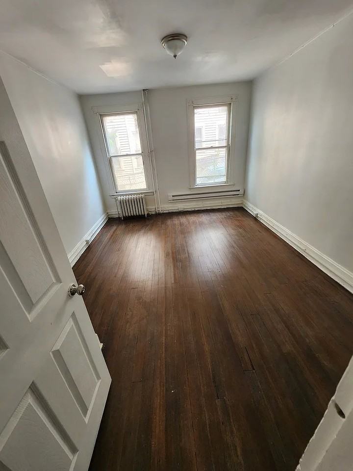160 Waterville St - Photo 5 of 8