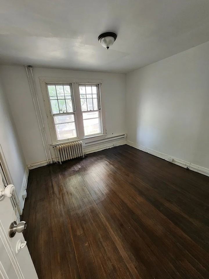 160 Waterville St - Photo 6 of 8