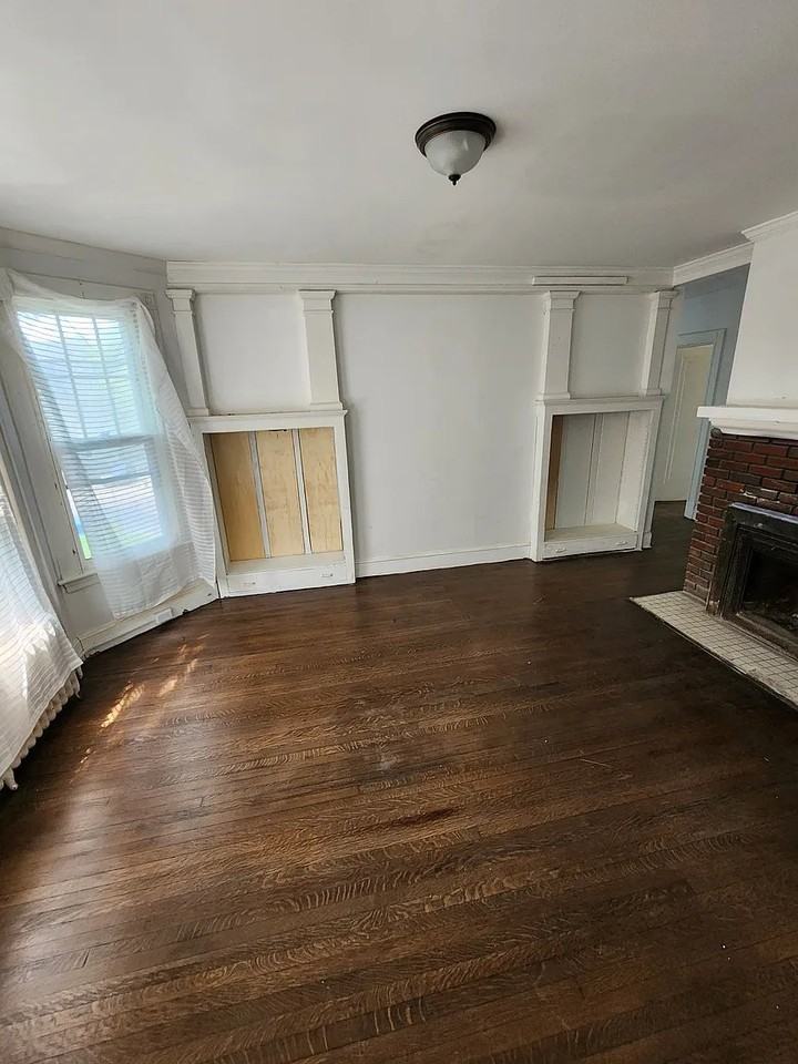 160 Waterville St - Photo 7 of 8