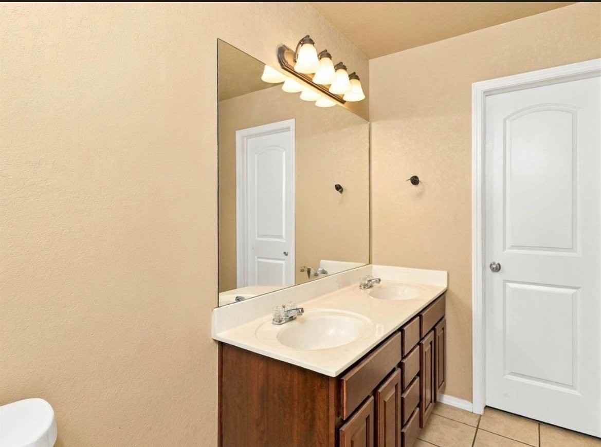 149 Kimberly Dr - Photo 3 of 9