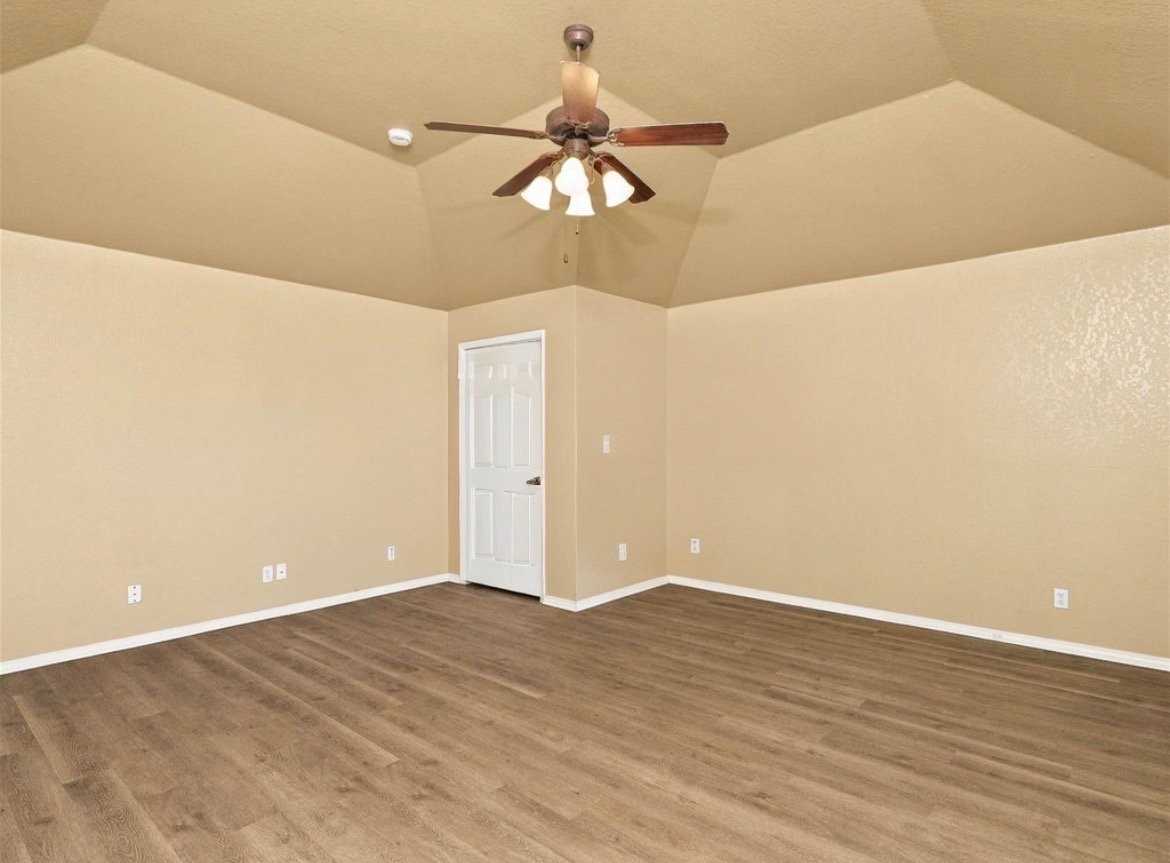 149 Kimberly Dr - Photo 4 of 9