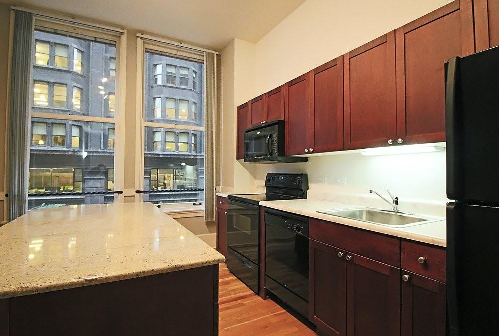 351 S Dearborn St - Photo 3 of 10
